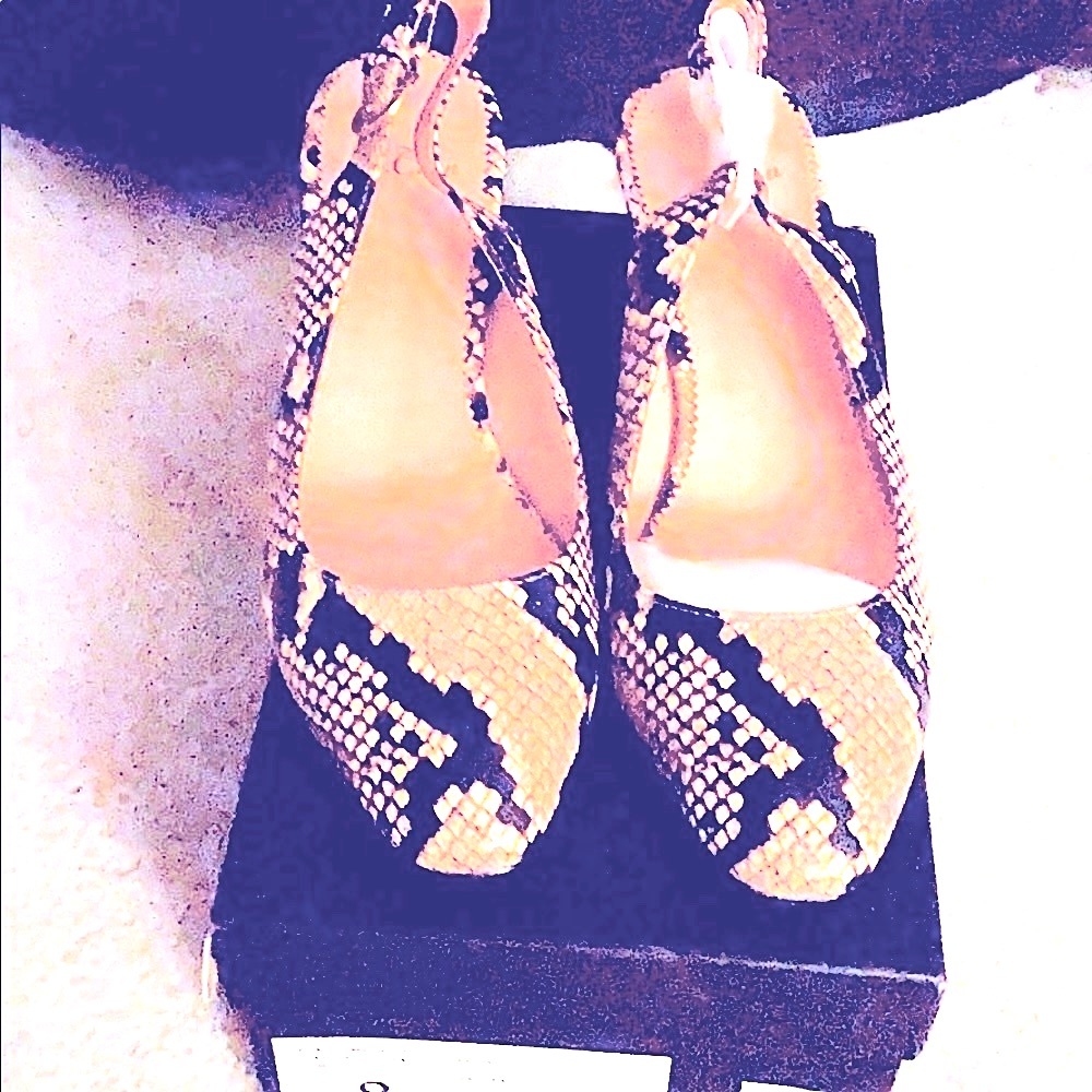 Snake Embossed leather sling back pump. BRAND NEW. never worn.